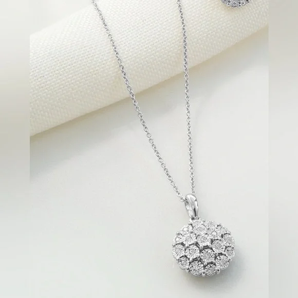 R.H. Macy & Co. Fine Jewelry Diamond Cluster 18” Pendant Necklace - Picture 1 of 6